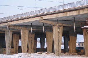 Із Сихівського мосту стрибнула 20-річна львів'янка: дівчина дивом вижила