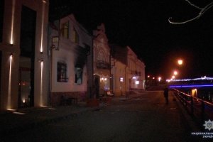 Вночі в Ужгороді спалили офіс спілки угорців – посла України в Угорщині вже викликали до МЗС 
