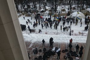 Під Верховною Радою сталися масові сутички – з'явилося відео