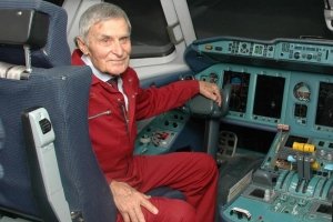 Легенда світової авіації: У Києві помер всесвітньо відомий пілот