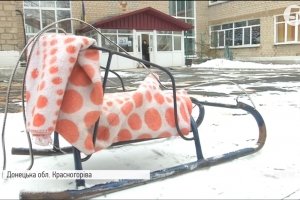 Для них війна завжди поряд: поки ворог укріплюється, жителі Красногорівки облаштовують дитсадок