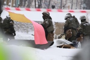 Демонтаж наметового містечка з під-Ради: що знайшли правоохоронці в ході обшуків