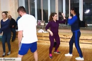 У Івано-Франківську патрульні організували курси самооборони: як захиститися від нападника