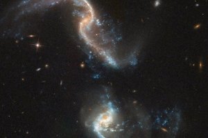 Телескоп Hubble зафільмував злиття двох галактик у сузір'ї Кита – відео