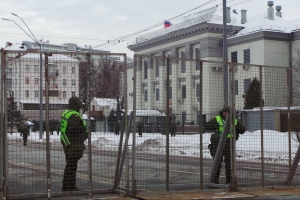 "Вибори" Путіна: чотири диппредставництва Росії в Україні заблоковані Нацполіцією