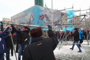 Мітинг прибічників Саакашвілі: зранку розібрали металеві конструкції на Майдані, ввечері – приїхали до Президента