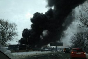 У завісі чорного диму: в Чернівцях спалахнула пожежа на Калинівському ринку – відео