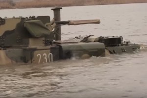 Як БТР-4Е проходив випробування водою на полігоні "Шикроий лан" – ФОТО