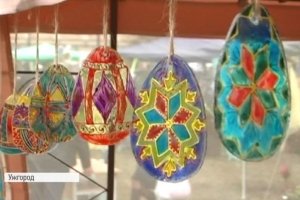 Писанковий рекорд: в Ужгороді в одному місці зібрали 17 тисяч розфарбованих яєць