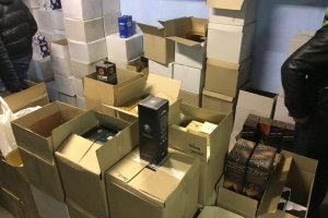 У Києві викрили підпільний цех "елітного алкоголю"