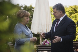 Порошенко і Меркель обговорили її візит в Україну