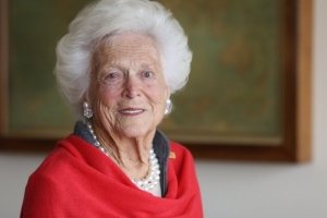 "Приголомшлива перша леді": у США пішла з життя Барбара Буш