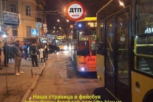 Розбірки в тролейбусі: у центрі Києва спалахнула бійка – фото, відео