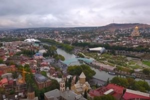 Вино та подорож Грузією: дивіться та отримуйте подарунок з Алазанської долини 