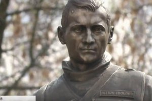 "Заміни досі немає, він один такий": у Києві встановили пам'ятник загиблому добровольцеві Мирославу Мислі