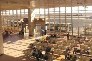 Немає літаків: застряглі туристи в Єгипті зможуть вилетіти лише 30 квітня – МЗС