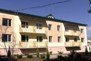 Потерпілі від артобстрілу в 2014-му отримали ключі від новеньких квартир – чим здивовані