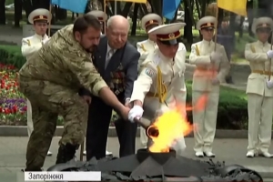 На згадку про загиблих захисників України в Запоріжжі запалили 