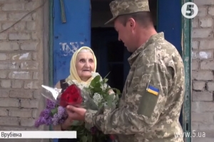 У День пам'яті та примирення захисники Попасної відвідали місцевих ветеранів Другої Світової