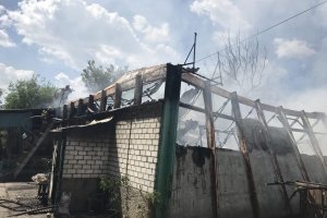У столичному Гідропарку горіла будівля спортивного залу – фото