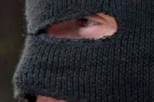 У Донецьку озброєна банда пограбувала відділення банку й захопила заручників