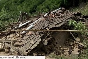 Три будинки під завалами: на Закарпатті стався зсув ґрунту
