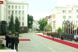 Церемонія зустрічі Петра Порошенка та президента Естонії – відео