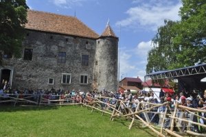У палаці Сант-Міклош влаштували середньовічне дійство "Срібний татош"