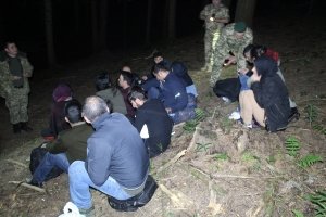 Прямували до Європи: на Львівщині затримали 18 нелегалів