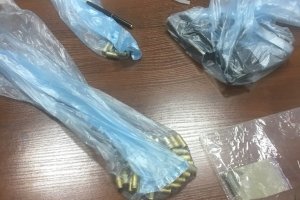 У Києві заступника директора однієї з гімназій упіймали на підробленні документів та зберіганні зброї