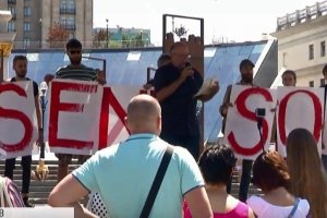 Оповiдання Сенцова вголос: на Майдані письменники, режисери і зірки влаштували мистецьку акцію – сюжет