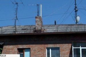 "Вдягайте лапті, щоб током не вдарило": чому в Черкасах 12 родин можуть залишитися просто неба