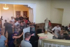 Сутички у Харківській міськраді: постраждали двоє осіб