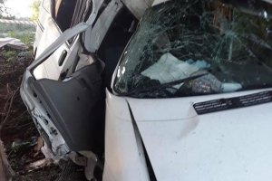 Один із пасажирів помер: на Київщині автівка з дітьми в салоні врізалася у дерево