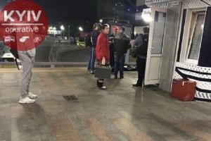 У київському метро пасажир потрапив під потяг і загинув