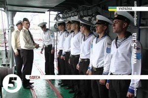 Евакуйовані з Севастополя нахімовці стажуються на флагмані українського флоту