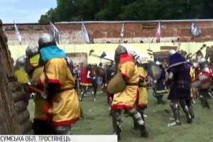 Брязкіт зброї та поєдинки лицарів: на Сумщині стартував фестиваль історичної реконструкції