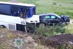 ДТП на Рівненщині: у перекинутий автобус врізався Mercedes, загинув екс-посадовець Держгеонадр