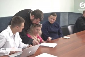 На власному прикладі: як священнослужителі обирали сімейних лікарів, щоб підтримати медреформу