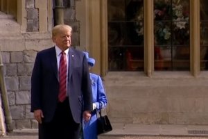 Без конфузів не обійшлося: як Трамп спізнився на чаювання до Єлизавети ІІ, а потім став їй на дорозі