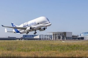Літак Airbus Beluga XL здійснив перший політ – відео