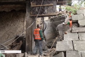 Затоплені переходи і завалений міст: як Київ оговтувався після потужної зливи