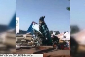 У Первомайську вантажівка врізалася в будинок: є загиблий
