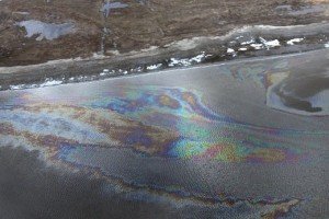 На Дніпрі виявили 10-кілометрову масляну пляму
