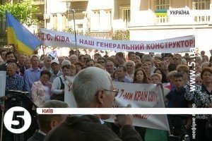 Працівники авіазаводу "Антонов" просять повернути знятого керівника