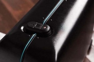 Сканує відбитки пальців: Xiaomi анонсувала "розумну" валізу