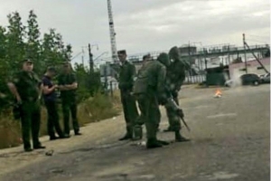 Російські прикордонники почали встановлювати кордон посеред спільної з Україною вулиці