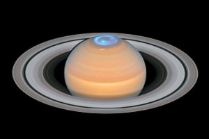 Телескоп Hubble сфотографував північне сяйво Сатурна