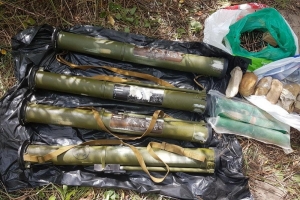У Києві виявили схрон із гранатометами РПГ-26 та вибухівкою – фотозвіт