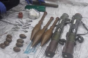 На Донеччині знайшли схованку з незаконними боєприпасами